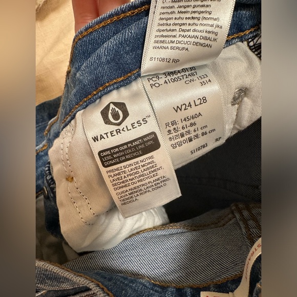 Levi’s Wedgie Straight- Medium Wash - Picture 7 of 8